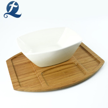 Bol de salade en céramique blanche pour ustensiles de cuisine en bambou